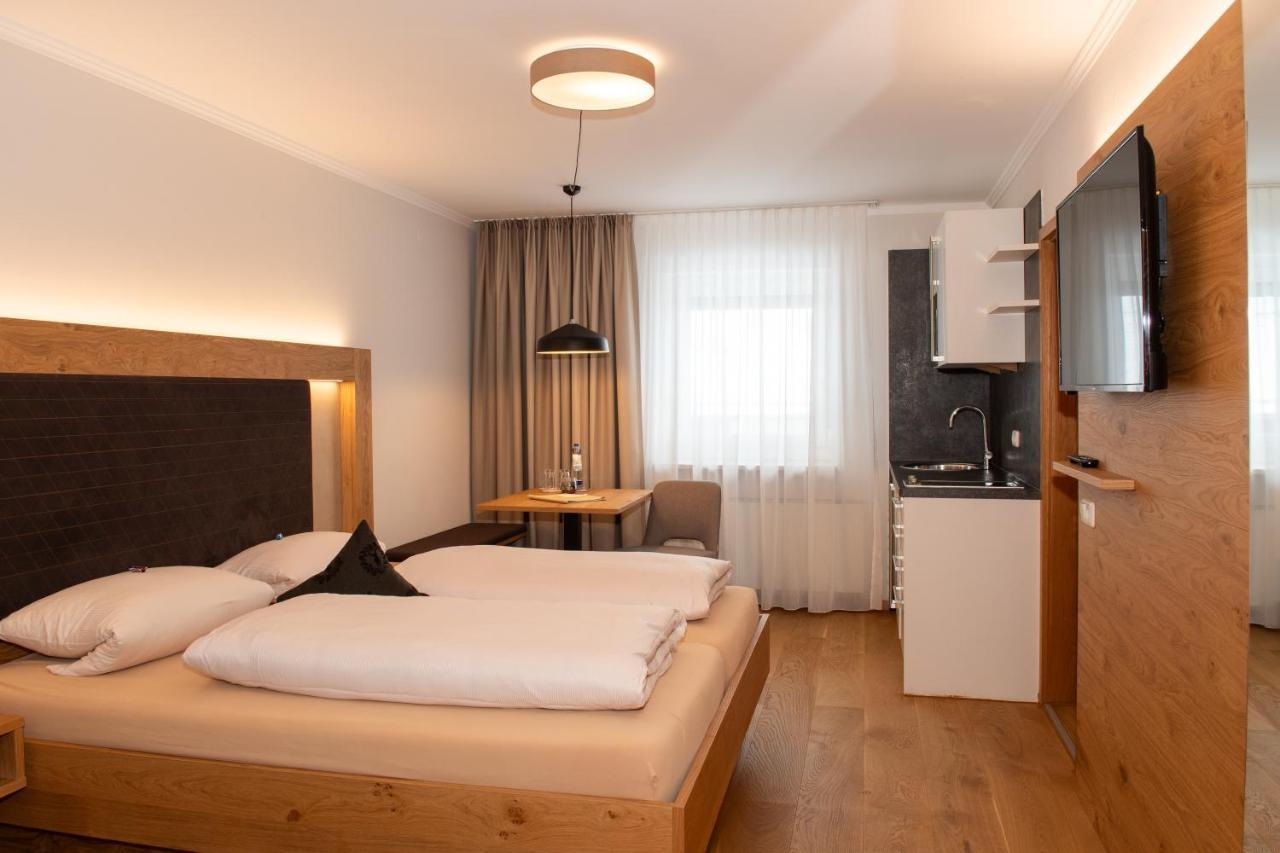 Hotel Bockmaier Oberpframmern Exteriör bild