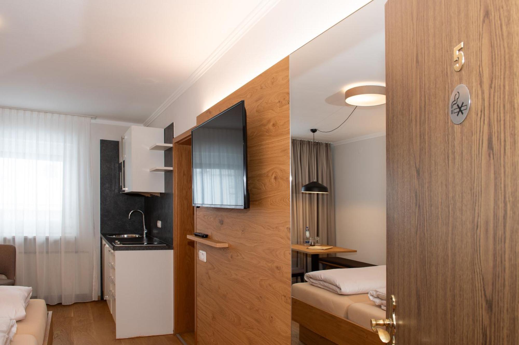 Hotel Bockmaier Oberpframmern Exteriör bild