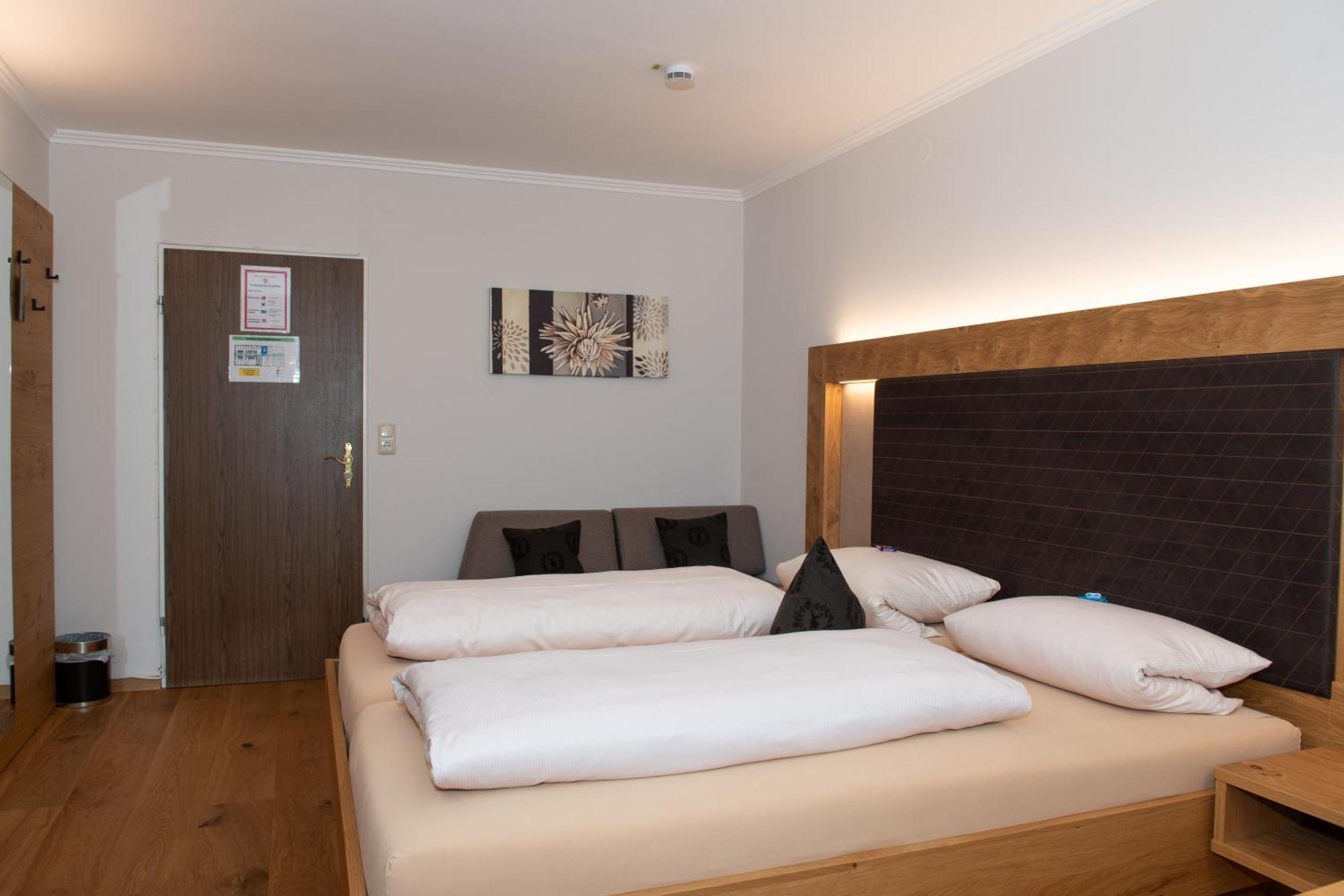Hotel Bockmaier Oberpframmern Exteriör bild