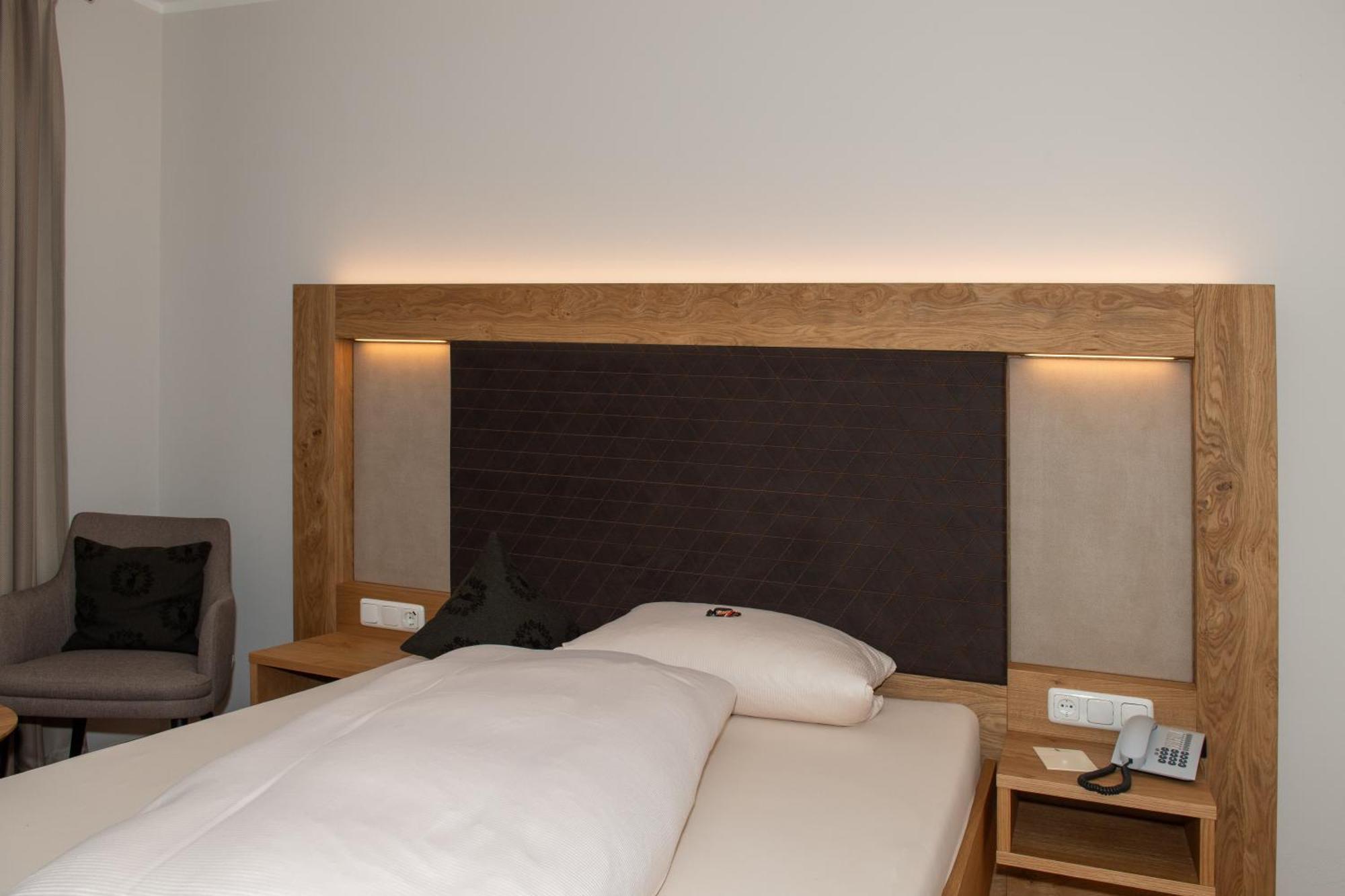 Hotel Bockmaier Oberpframmern Exteriör bild