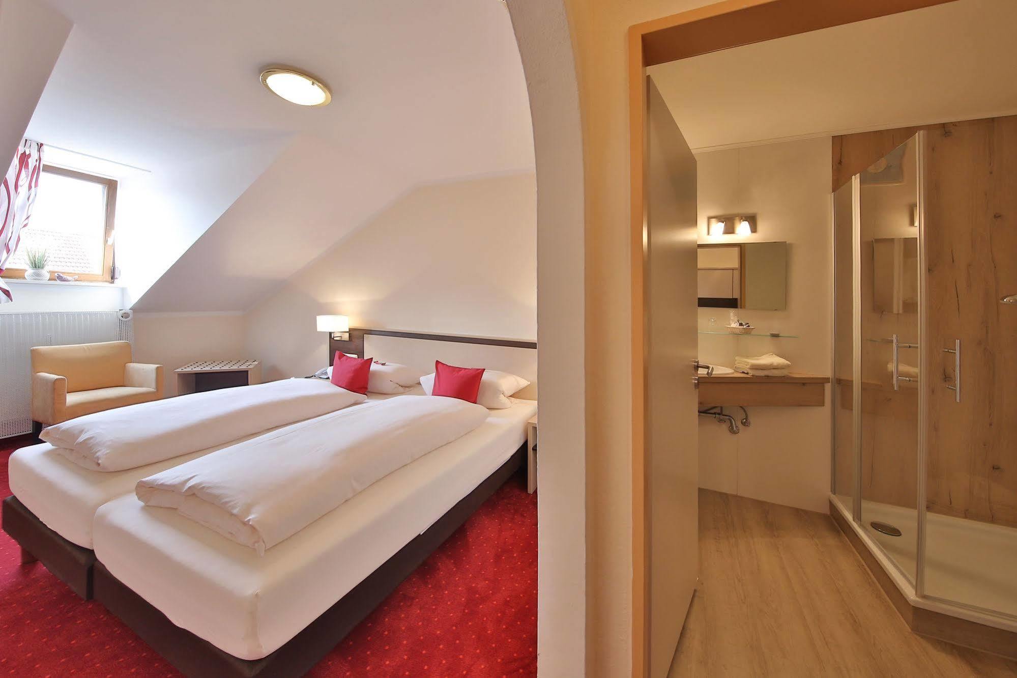 Hotel Bockmaier Oberpframmern Exteriör bild