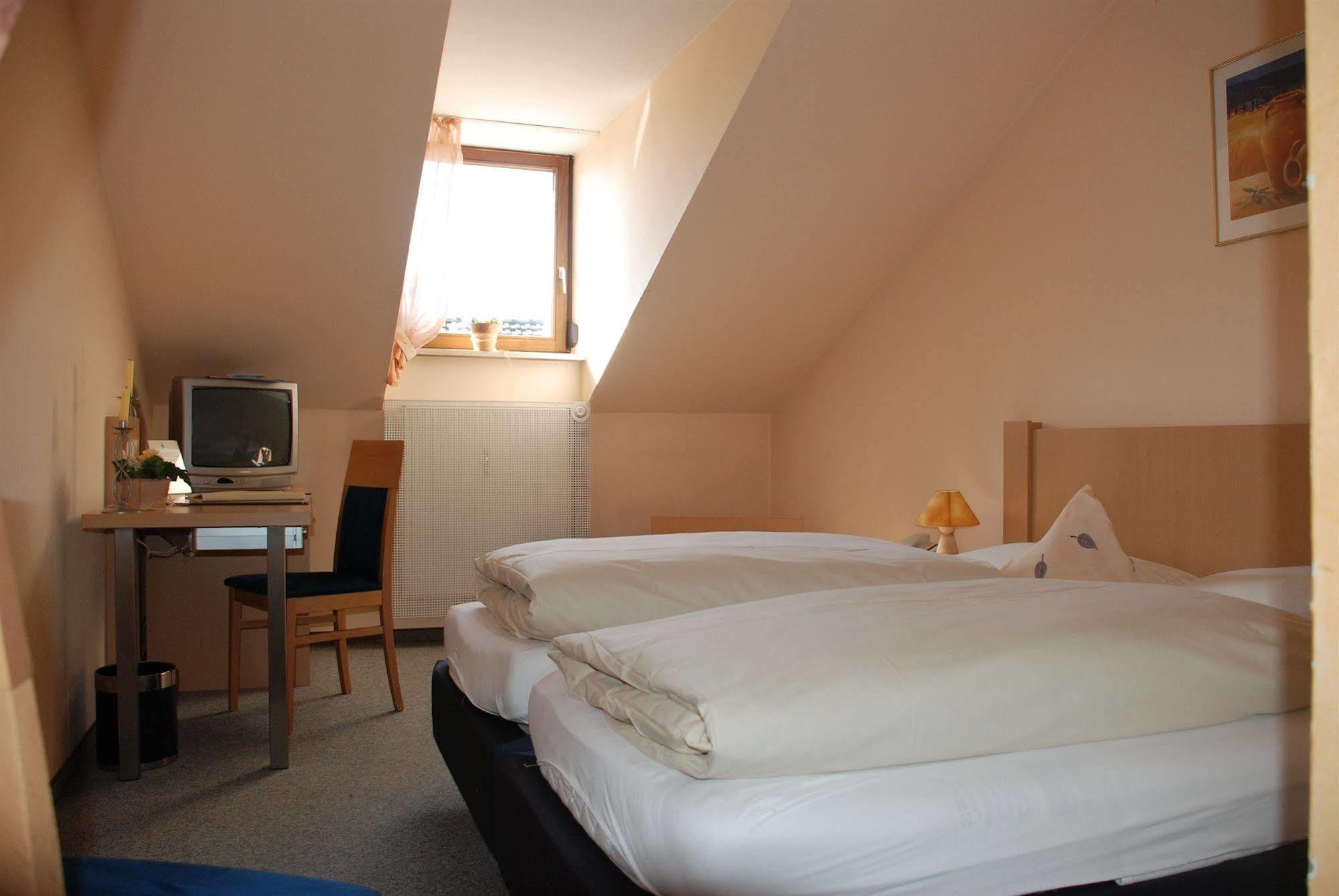Hotel Bockmaier Oberpframmern Exteriör bild