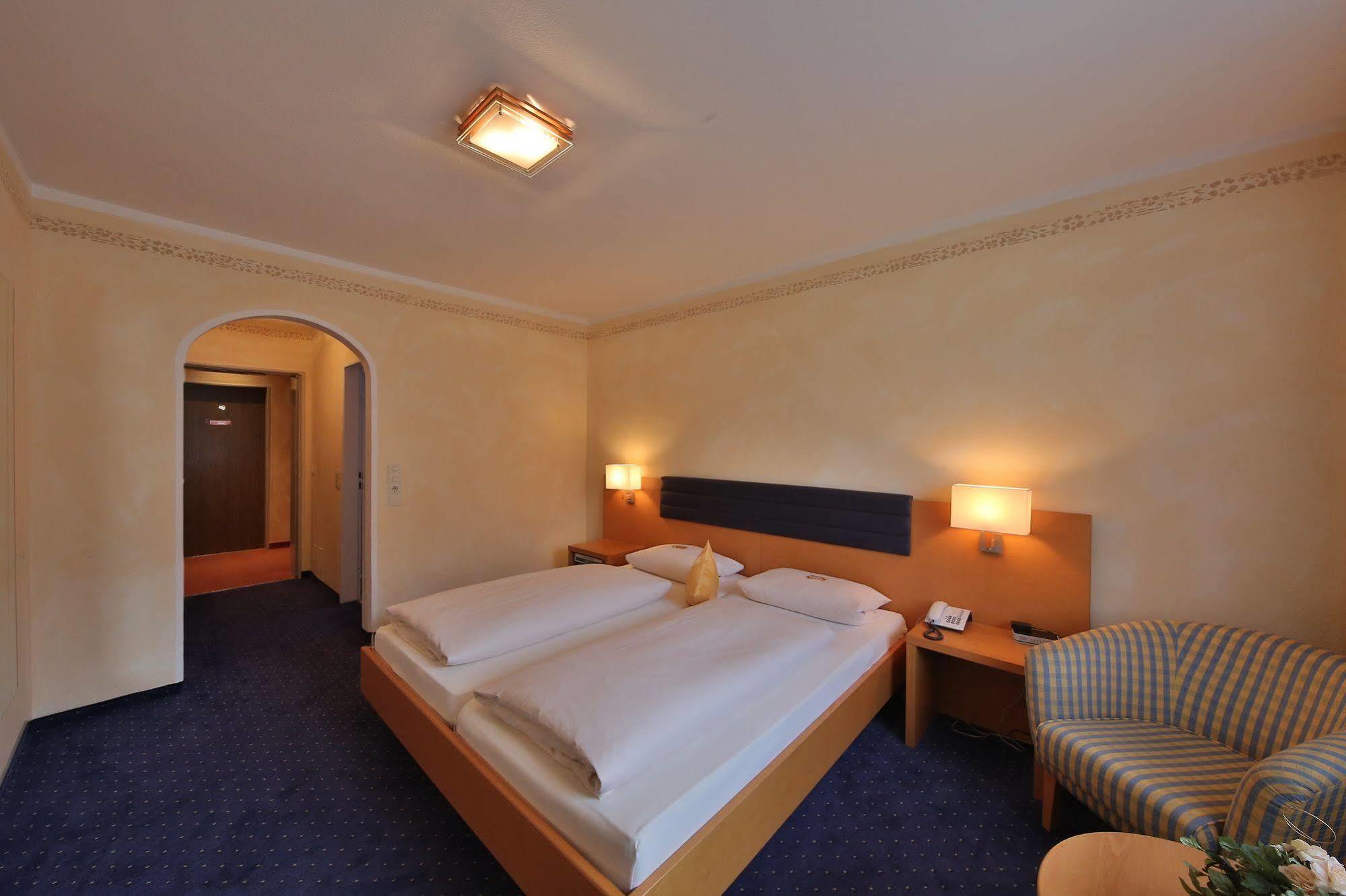 Hotel Bockmaier Oberpframmern Exteriör bild