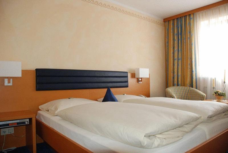 Hotel Bockmaier Oberpframmern Rum bild